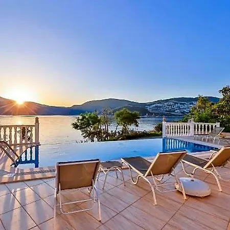 Hotel Kuluhana & 3*