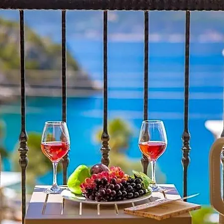 Hotel Kuluhana & 3*